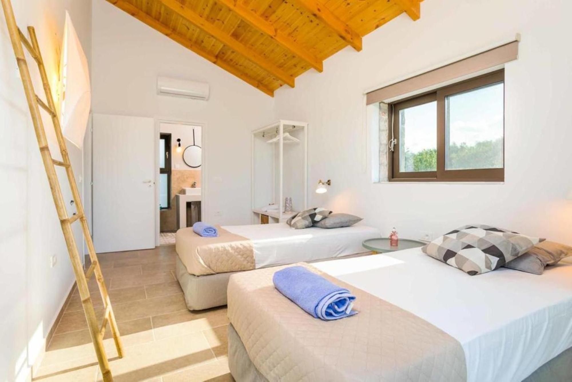 Astarte Villas - Petra Elia Private Villa With Pool Plános Eksteriør billede